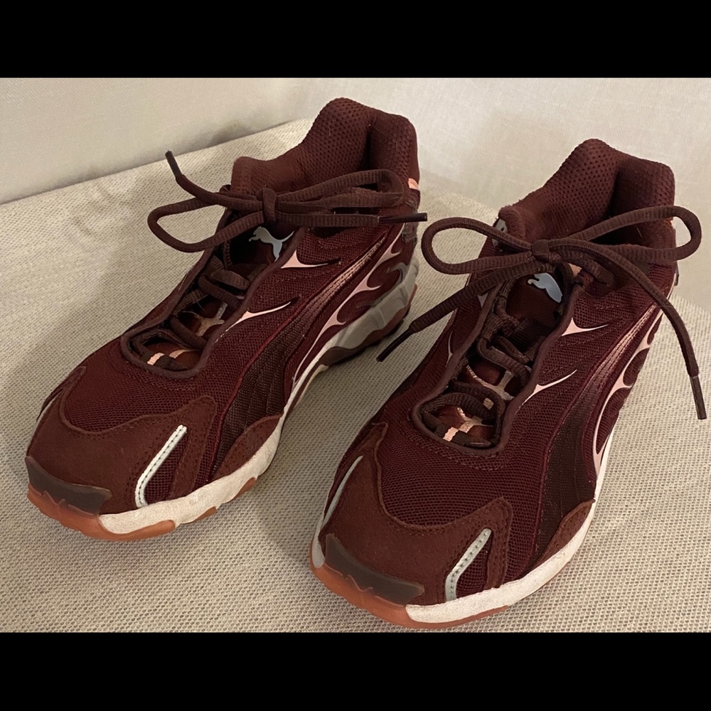 Puma, Men or Women Athletic Shoes, Size Men’s 7.5, Fits Women’s size 9 Perfect